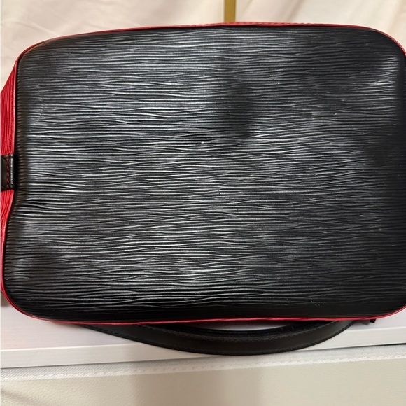 LOUIS VUITTON Epi Petit Noe Shoulder Bag - Picture 7 of 13